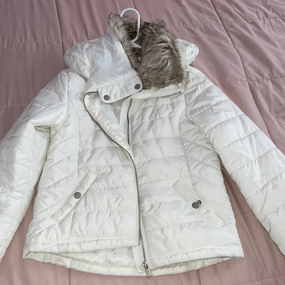 White Puffer Jacket w Fur Neck Lining